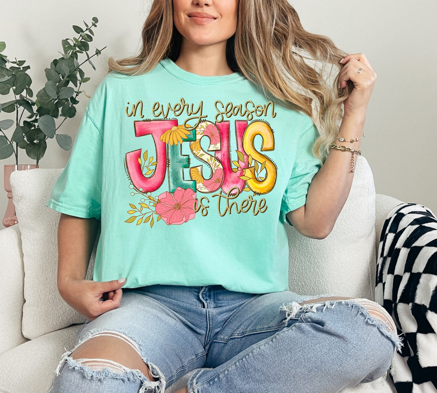 In Every Season Jesus Is There Custom Tshirt